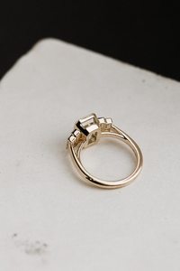 แหวนเพชรเพาะเลี้ยง 2.01 กะรัต ทรงเอเมอรัลด์ห้าเม็ด แหวนสัญญา ทองคำแท้ 14K ของขวัญขอแต่งงานสุดหรูสำหรับแฟนสาว - Product Image 4