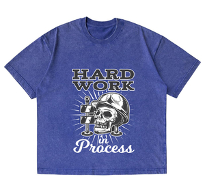 Camiseta de manga corta para hombre con estampado de calavera Hard Work In Process, corte regular, cuello redondo, informal, de algodón - Product Image 6
