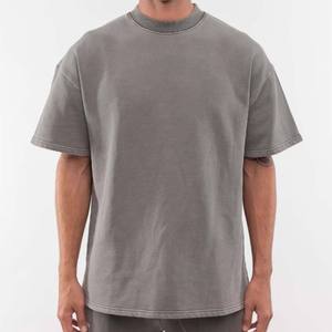 เสื้อยืดแขนสั้นสีเทาสำหรับผู้ชาย ทรงโอเวอร์ไซส์ คอกลม สไตล์ลำลอง ผ้าฝ้ายเจอร์ซีย์ถัก 100% สีพื้น ดีไซน์เรียบง่าย - Product Image 1