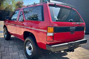 Nissan Pathfinder S-E V-6 4x4 de 1989 - Product Image 2