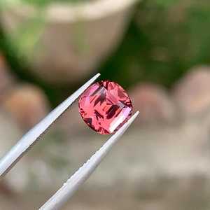 Turmalina Roja Corte Cojín, Gema Natural Impecable, Piedra Suelta, Grado Excelente Raro, Certificada por Terceros para Joyería - Product Image 3