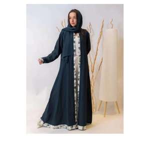 Abaya ouverte vert olive faite à la main, de haute qualité, au design unique et audacieux, en tissu fluide et doux pour femmes. - Product Image 6