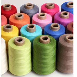 Fil recyclé 100 % coton de qualité supérieure NE 16s/1, durable, doux, écologique, recyclable, brut pour le tissage et la fabrication textile - Product Image 1