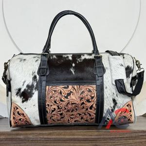 กระเป๋าหนังแท้ลายสลักมือสุดฮิต ทนทาน หนังวัวแท้ ความจุเยอะ เหมาะสำหรับกีฬา ฟิตเนส ท่องเที่ยว กระเป๋าเดินทางสุดสัปดาห์สไตล์ตะวันตก - Product Image 1