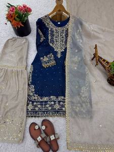 Traje Palazzo de Seda GMY de Lujo con Bordado Pesado de Dori y Lentejuelas - Product Image 5