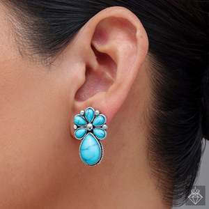 ต่างหูสตั๊ดรูปลูกแพร์สีน้ำเงินประดับอัญมณีจากท้องทะเลลึกของ prao's สำหรับผู้หญิง - Product Image 3