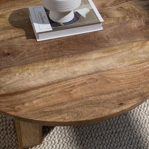 Table basse ronde en bois Vandana Astra Solace avec pieds croisés pour un décor de salon moderne - Product Image 2