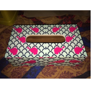 Caja de pañuelos de madera esmaltada rosa y blanca para uso en el hogar, cafetería, cantina, mesa, diseño floral multiusos hecho a mano, precio económico. - Product Image 1