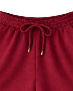 Conjunto de dos piezas para mujer: top corto acanalado y shorts con cordón, color rojo intenso con bordado de cereza, estilo casual y personalizable. - Product Image 4