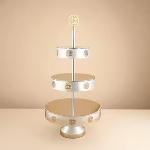 Soporte moderno de madera de nogal de 2 niveles para tartas, con columna central de latón con diseño de flor de tulipán, bandeja expositora de postres, soporte para tartas, vajilla. - Product Image 2