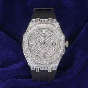 Exquisito Reloj de Lujo con Diamantes de Moissanita, Acabado Brillante, Esfera Elegante y Piedras Relucientes, Perfecto para Vestir en la Noche - Product Image 4