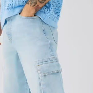 Pantalones cortos de mezclilla para hombre con parches personalizados de streetwear, logotipo, diseño en relieve personalizado, cadena impresa y piedras. - Product Image 6