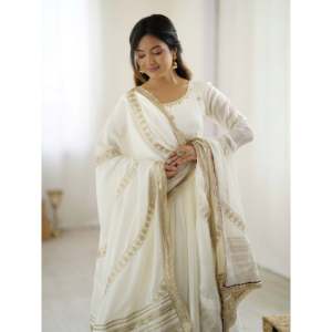 Hermoso Vestido Anarkali Sencillo con Dupatta para Madres de Novias en Fiestas - Product Image 6