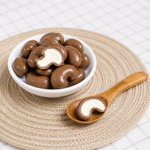 Nueces de cachew cubiertas de chocolate negro premium OEM en caja de embalaje personalizada para productos al por mayor a granel - Product Image 3