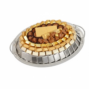 Bandeja de metal ovalada elegante de calidad premium con asas para servir chocolates, plato para chocolates para bodas y ocasiones especiales. - Product Image 1