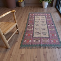 Handgefertigter Woll-Kelim-Teppich Traditionelles Flachgewebe Abstraktes Design Niedriger Flor Natürliche Farbstoffe Langlebig Handgewebt Umweltfreundlich
