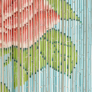 Rideau en perles de bambou de qualité supérieure avec motif de rose peint à la main, séparateur de pièce décoratif et décoration intérieure fabriqués à la main au Vietnam - Product Image 3