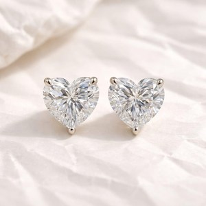 Pendientes de Diamantes con Corte Corazón de 1.01CT Cada Uno, Brillantes, en Oro Amarillo de 14K, Cultivados en Laboratorio, para Mujer, Regalo de Compromiso o Propuesta de Matrimonio para Enamorados - Product Image 1