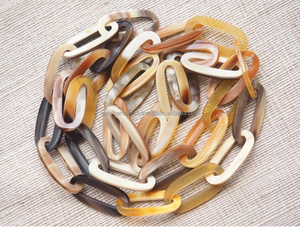 Collier chaîne animal inspiré de la nature de style classique Aventure en corne naturelle pour les fêtes avec une chaîne en corde - Product Image 4