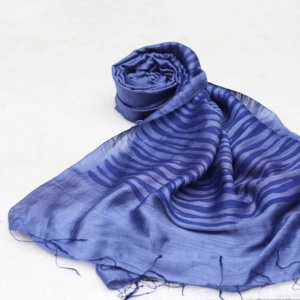Élégant châle d'été vintage en soie à franges, écharpe unie avec un style rétro, couleurs et motifs personnalisables, pour femme, toutes saisons - Product Image 1