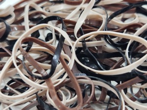 Bandes élastiques pour cheveux en TPU, fabriquées en Corée, unisexes, personnalisées OEM ODM, dans une bouteille en plastique, non toxiques, élastiques, certifiées OEKO-TEX - Product Image 2