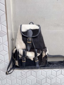 Wholesale Bulk Unisex Cowhide Leather <b>Backpack</b> Stylish Multi-Pockets Fashionable Zipper Closure for School Travel - Product Image 1