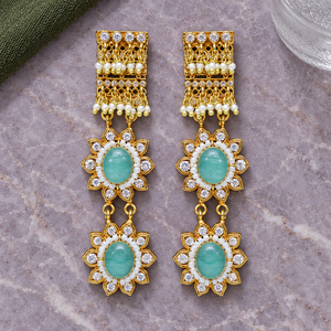 Pendientes Largos Florales de Menta Premium con Perlas y Circonitas, Venta al por Mayor, Fabricante y Mayorista - Product Image 2