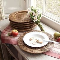 Assiette de présentation en rotin faite à la main en gros Réglage de table léger rustique naturel parfait pour l'industrie hôtelière