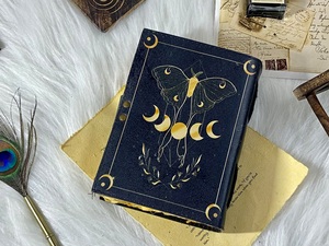สมุดบันทึกหนังทำมือลายผีเสื้อ Luna Moth ของ Herb Heritage Tree Life  หนังสือคาถา 400 หน้า ของขวัญสำหรับเขาและเธอ ราชสถาน - Product Image 6
