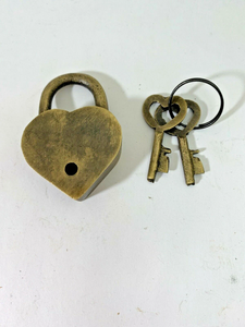 Candado Romántico con Forma de Corazón, de Latón Sólido con Acabado Antiguo y Dos Llaves, Regalo para Enamorados - Product Image 3
