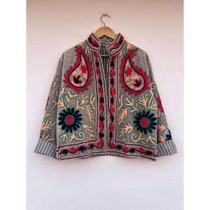 Chaqueta Corta de Algodón con Bordado Suzani de Terciopelo, Estilo Bohemio Gitano, con Detalles Florales y Botones, para Mujer, Regalo para Ella - Product Image 1