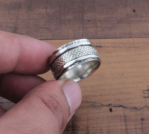 Anillo Giratorio de Plata de Ley 925 para Aliviar la Ansiedad, Anillo Giratorio de Meditación Boho Hecho a Mano con Banda Ancha, Joyería Antiestrés - Product Image 3