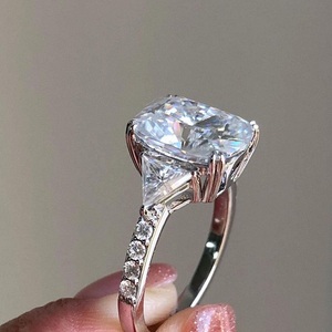 Anillo de Compromiso de Diamante Moissanite VVS de Lujo, Joyería Fina Premium para Bodas, Aniversarios y Pedidas de Mano - Product Image 4