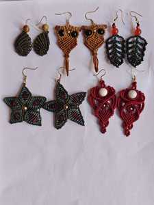 Boucles d'oreilles en macramé faites à la main, style bohème tribal, avec perles en bois, bijoux ethniques, cadeaux artisanaux pour femmes! - Product Image 3