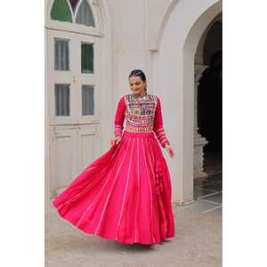 ชุดผ้ากาวน์ & ผ้า reyon WORK14กก. พร้อมด้ายปักลาย kutchi gamthi ทำงานขนาด L (เย็บ40นิ้ว) - Product Image 1