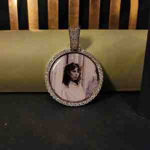 Pendentif Cadre Photo Hip Hop Personnalisé DOPE JEWELLS en Acier Inoxydable avec Diamant de Laboratoire 5.5CT – Cadeau Unisexe pour Anniversaire - Product Image 1