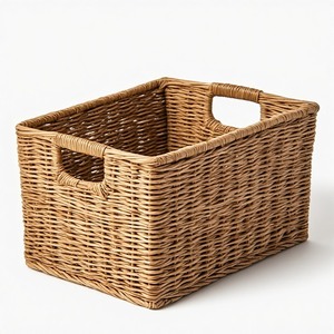 Panier décoratif en jonc de mer de style bohème, conçu pour les intérieurs tendance avec une texture rustique naturelle - Product Image 1