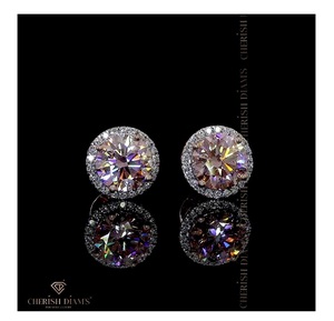 Pendientes de Diamantes con Halo de Color Fantasía, Corte Redondo en Oro Rosa de 18K, Pendientes de Diamantes Finos para Mujer - Product Image 1