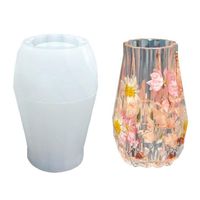 Vase à fleurs décoratif en résine, design contemporain pour la décoration de table de restaurant et idées d'aménagement intérieur moderne