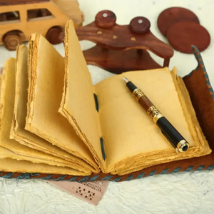 Carnet en cuir personnalisé A6 à spirales avec couverture magnétique, écologique, imprimé noir et blanc, carnet de croquis vintage, cadeau pour étudiants - Product Image 2