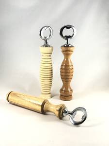 Abridor de Botellas Multiusos con Mango de Madera para Cerveza, Refrescos y Bebidas - Herramienta de Barra Duradera de Acero Inoxidable con Marca Personalizada - Product Image 1
