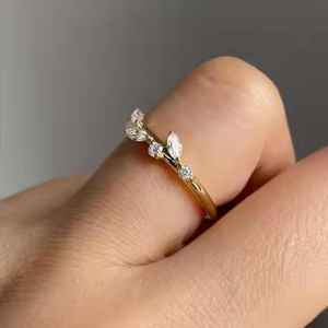 Bague en or massif 14 carats avec diamant de laboratoire taille marquise et motif feuille d'arbre pour femme, cadeau de mariage raffiné pour petite amie - Product Image 3