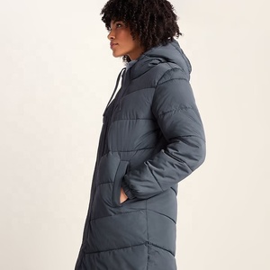 Manteau long en duvet pour femme, veste matelassée à capuche avec fermeture éclair en tissu tissé, détail logo – Imperméable et respirant, vêtement d'extérieur pour l'hiver - Product Image 2
