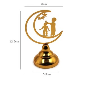 Decoraciones de Ramadán de metal hechas a mano con luna creciente y estrella, adorno interior de tamaño pequeño, color dorado. - Product Image 5