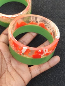 Bracelet en résine léger, unique, personnalisable, coloré et fini, petite taille, bracelet ouvert en résine pour femmes et filles, transparent - Product Image 3