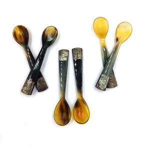 Cuillère à miel en corne de buffle, cuillères en corne artisanales, style antique - Product Image 1
