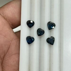 Hermosa piedra preciosa suelta facetada en forma de corazón de zafiro azul australiano natural, bellamente tallada, para la elaboración de joyería fina - Product Image 4