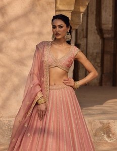 Conjunto de Lehenga Choli Rosa con Lentejuelas Bordadas, Traje de Boda de Seda Elegante con Dupatta de Tela para Mujer - Product Image 1