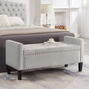 Banco de Almacenamiento Tapizado en Gris con Botones y Adornos de Tachuelas, Acolchado Suave, para Entrada, Sala de Estar o Dormitorio, con Reposabrazos - Product Image 1