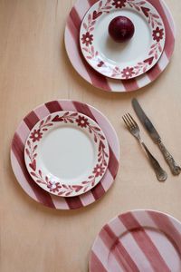Assiettes et plats muraux en céramique classiques, faits à la main, écologiques et très demandés, pour les fêtes – Vente en gros disponible - Product Image 5